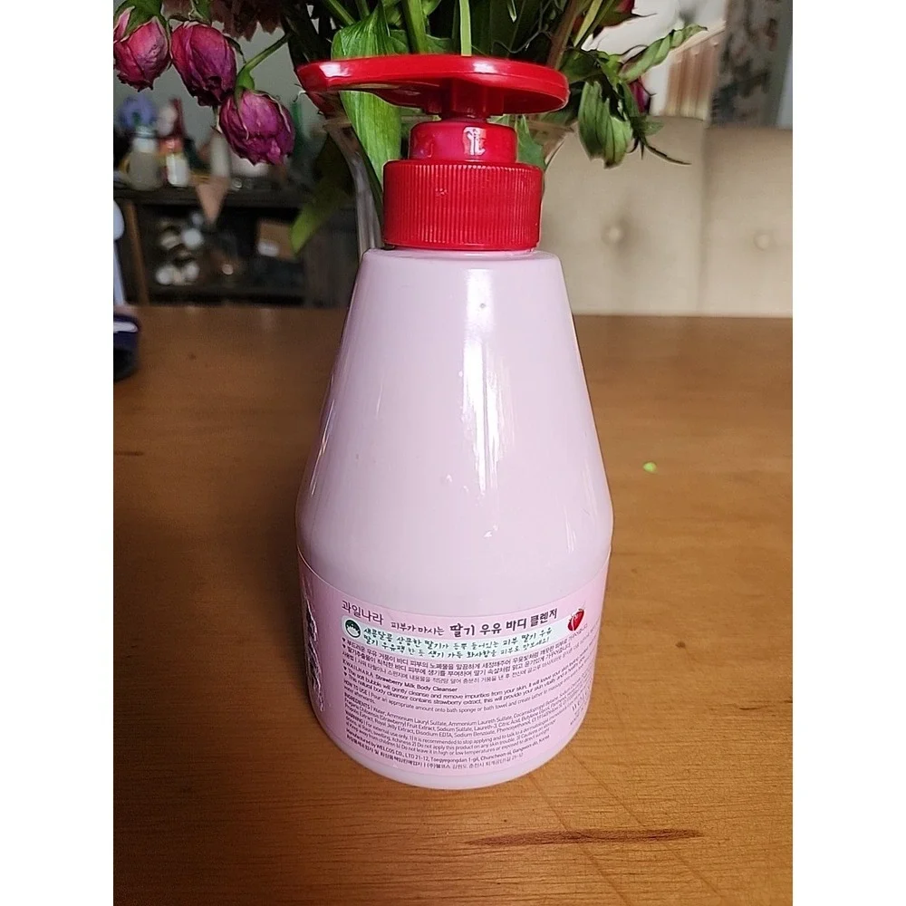 Kwailnara Welcos‎ Korean Strawberry Milk Body Cleanser 560g / 19.7 Oz NEW